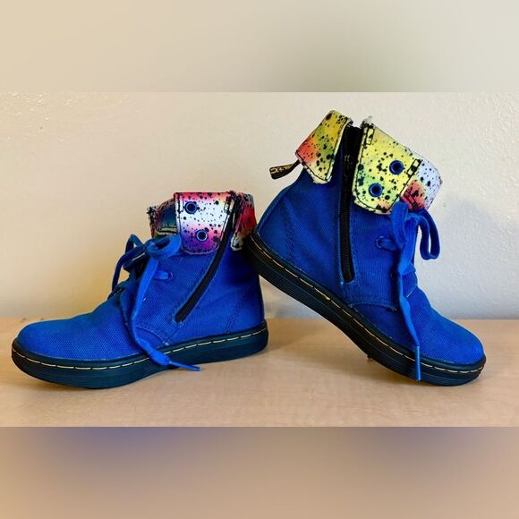 Youth Dr. Martens Blue Canvas with Rainbow Splatter Sz US8 - Picture 1 of 8